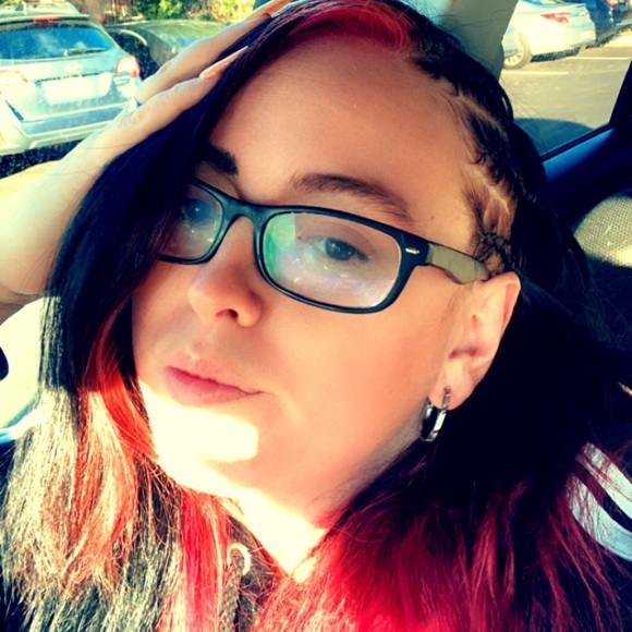 Meet your Posher, Sara - Picture 1 of 1